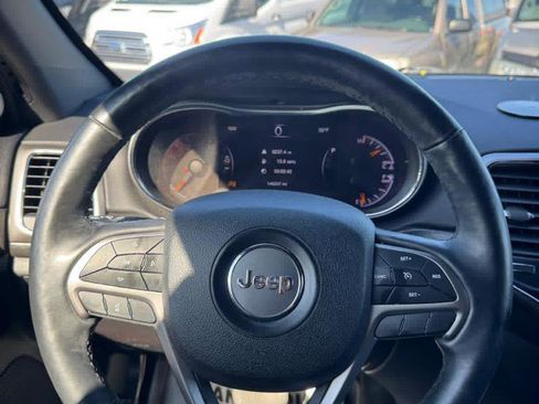 Used 2018 Jeep Grand Cherokee Altitude AWD/4WD image 10