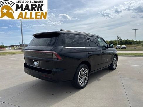 Used 2025 Lincoln Navigator Reserve AWD/4WD image 5