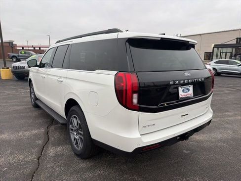 Used 2025 Ford Expedition Max Active AWD/4WD image 3