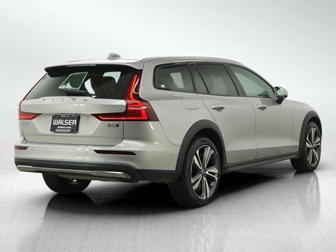 Used 2025 Volvo V60 B5 Cross Country Plus AWD/4WD image 5