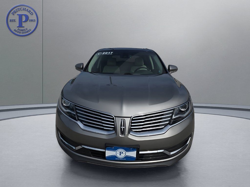 Used 2017 Lincoln MKX Reserve w/ Driver Assistance Package AWD/4WD image 2