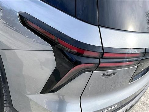 Used 2025 Chevrolet Traverse LT image 30