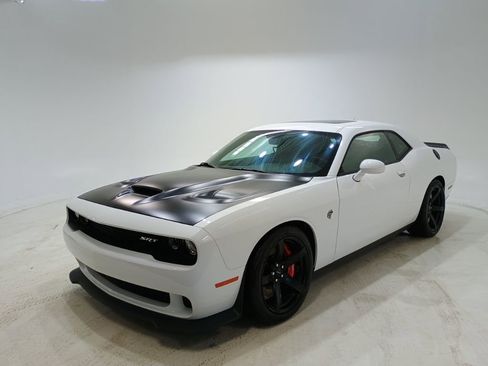 Used 2017 Dodge Challenger SRT Hellcat image 3