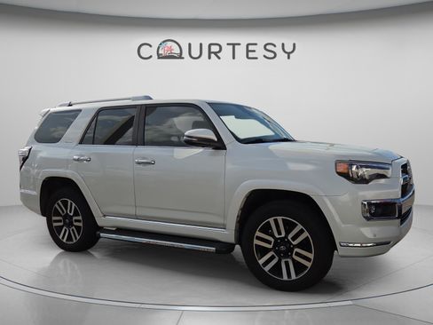 Used 2021 Toyota 4Runner Limited AWD/4WD image 2