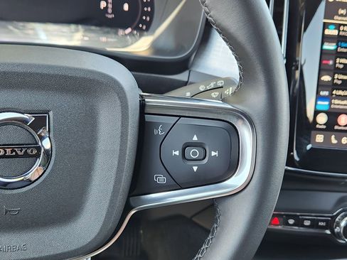 Used 2024 Volvo XC40 B5 Core AWD/4WD image 18