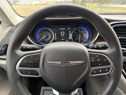 Used 2023 Chrysler Pacifica Limited FWD image 26