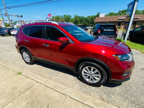Used 2019 Nissan Rogue SV FWD image 4