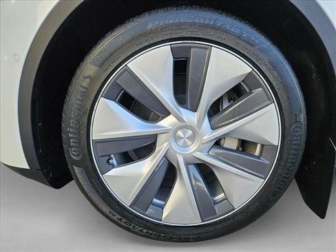 Used 2021 Tesla Model Y Long Range image 21