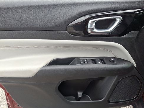 Used 2022 Jeep Compass Limited image 13