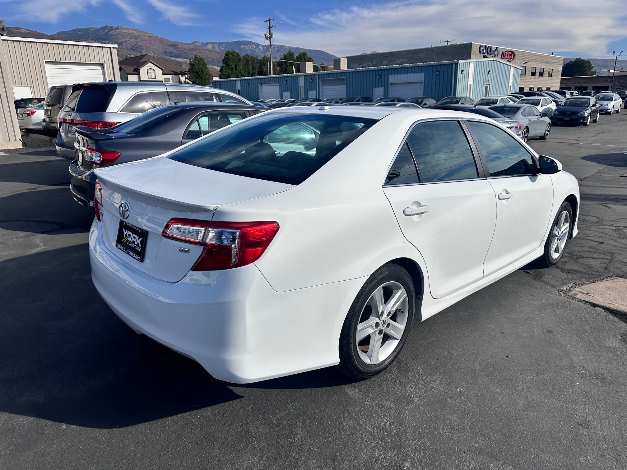 Used 2014 Toyota Camry SE FWD image 3
