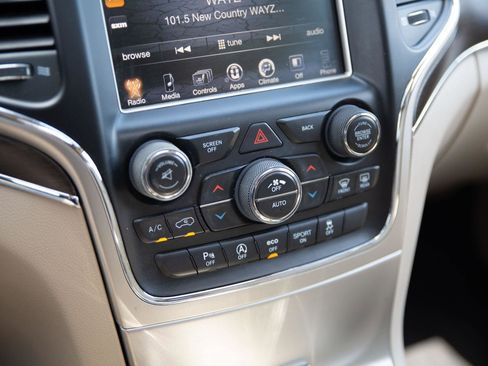 Used 2017 Jeep Grand Cherokee Limited AWD/4WD image 13