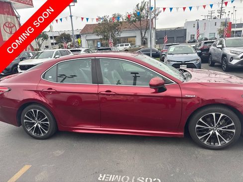 Used 2018 Toyota Camry SE FWD image 3