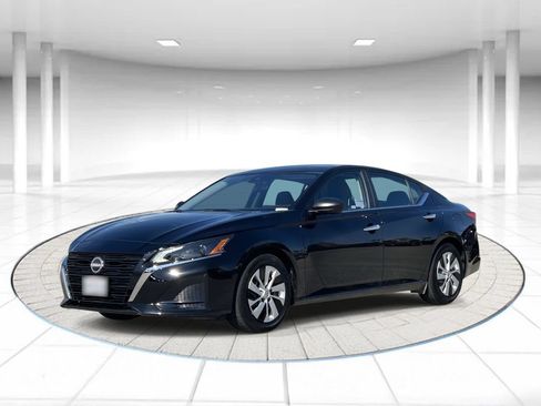 Used 2025 Nissan Altima 2.5 S FWD image 1
