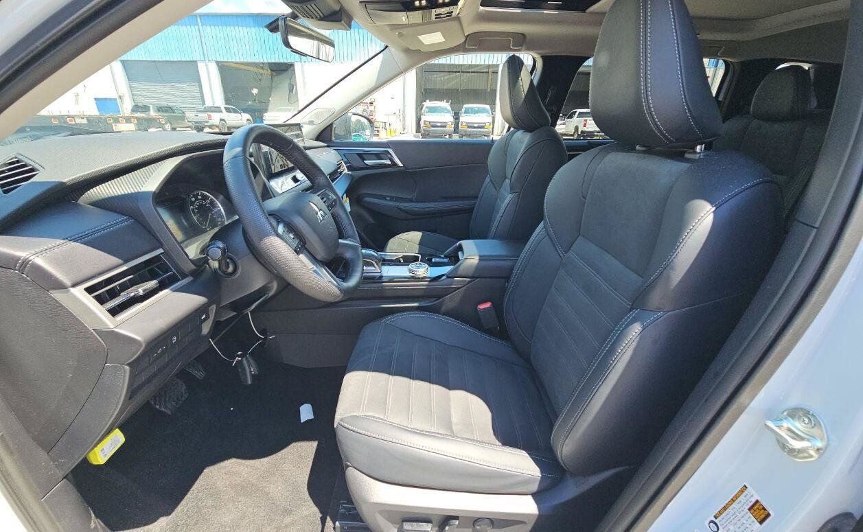 Used 2026 Mitsubishi Outlander LE AWD/4WD image 5