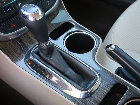 Used 2015 Chevrolet Malibu LT w/ Power Convenience Package image 30