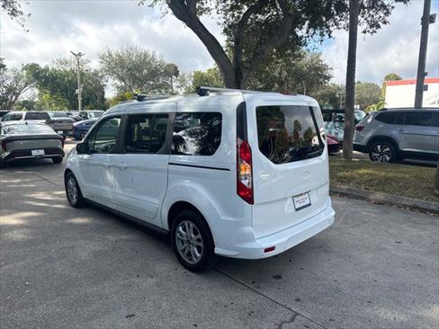 Used 2022 Ford Transit Connect XLT image 8