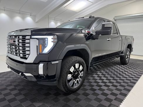 Used 2024 GMC Sierra 2500 Denali w/ Denali Reserve Package AWD/4WD image 3