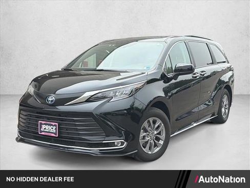 Used 2024 Toyota Sienna XLE AWD/4WD image 1