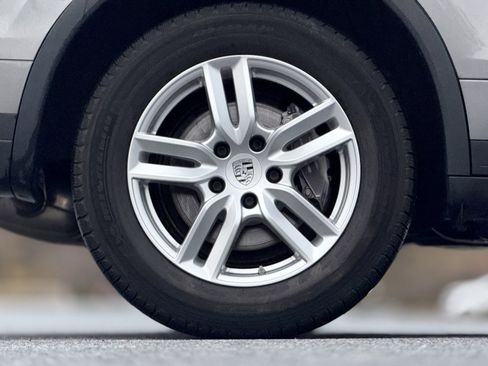 Used 2018 Porsche Cayenne Platinum Edition image 21