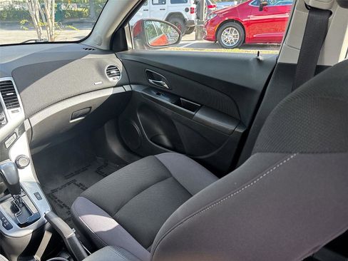 Used 2013 Chevrolet Cruze LT image 21