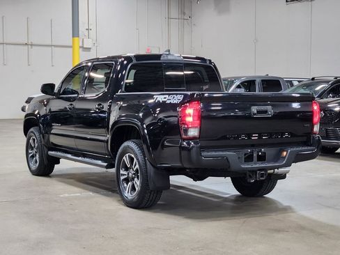 Used 2019 Toyota Tacoma TRD Sport AWD/4WD image 11