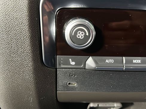 Used 2026 GMC Yukon XL Denali w/ Sun & Power Step Package AWD/4WD image 29