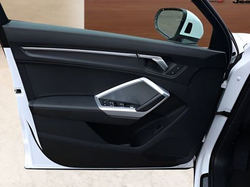 Used 2025 Audi Q3 2.0T Premium image 10