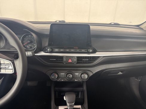 Used 2024 Kia Forte LXS w/ LXS Technology Package FWD image 10