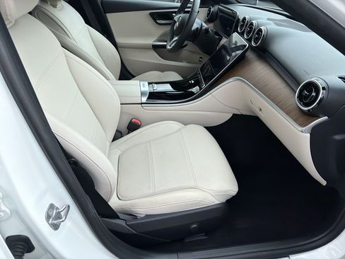 Used 2024 Mercedes-Benz C 300 Sedan w/ Advanced USB Package image 16