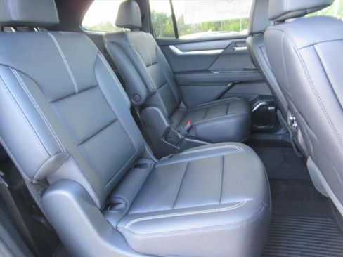 New 2026 GMC Acadia Elevation w/ Elevation Premium Package FWD image 30