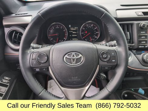 Used 2017 Toyota RAV4 SE image 16