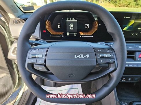 New 2025 Kia K4 LXS image 13