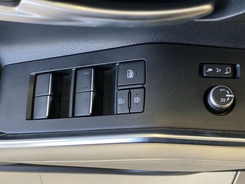 Used 2024 Toyota Highlander Platinum image 16