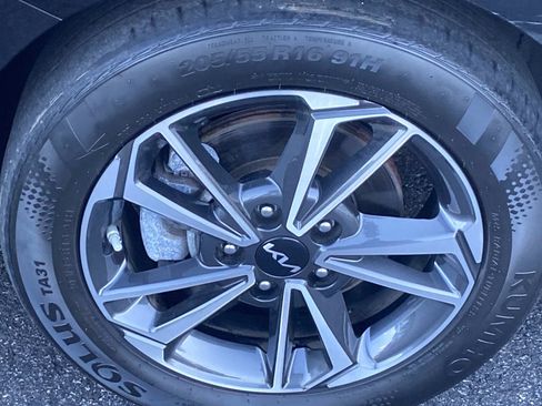 Used 2023 Kia Forte LXS w/ LXS Technology Package image 21