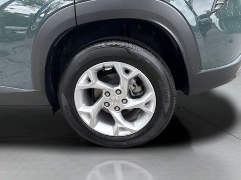 Used 2025 Chevrolet Trax LS w/ LS Convenience Package FWD image 8