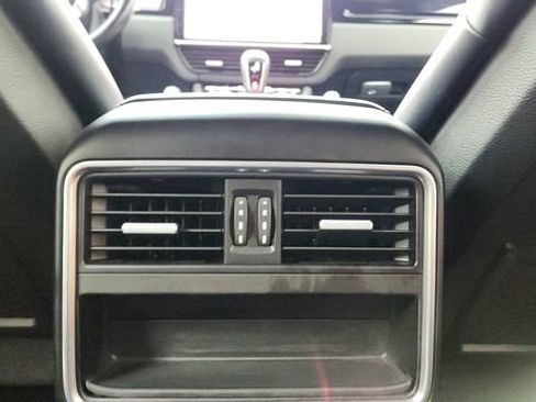 Used 2019 Porsche Cayenne image 37