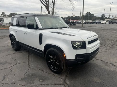 Used 2023 Land Rover Defender 110 X-Dynamic SE image 15