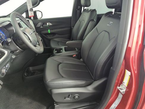 New 2026 Chrysler Pacifica Select FWD image 12