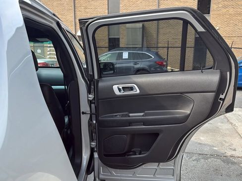 Used 2014 Ford Explorer XLT w/ Equipment Group 202A AWD/4WD image 22