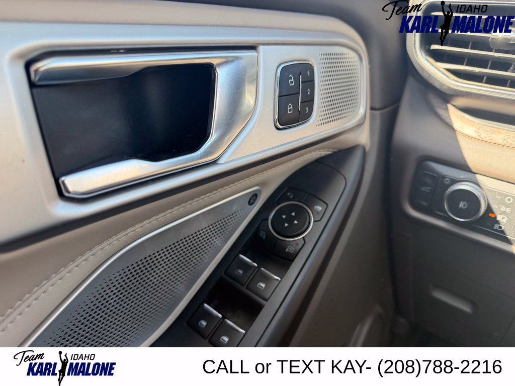Used 2020 Ford Explorer Platinum w/ Premium Technology Package AWD/4WD image 15