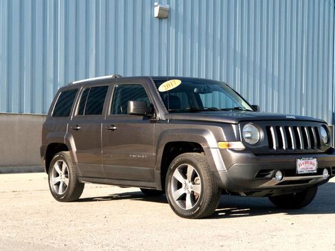 Used 2017 Jeep Patriot High Altitude image 3