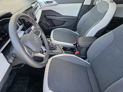 New 2026 Volkswagen Taos SE image 9