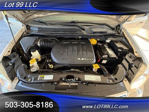 Used 2013 Chrysler Town & Country Touring FWD image 24