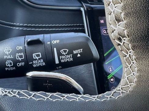 Used 2023 Jeep Grand Cherokee L Limited w/ Black Appearance Package image 14