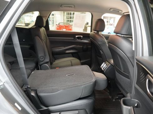 Used 2023 Kia Sorento EX image 30