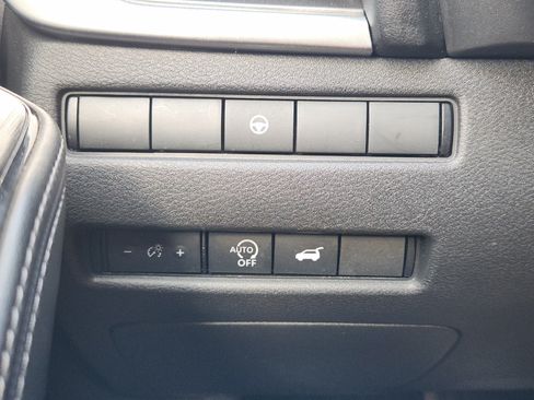 Used 2025 Nissan Rogue SV AWD/4WD image 22