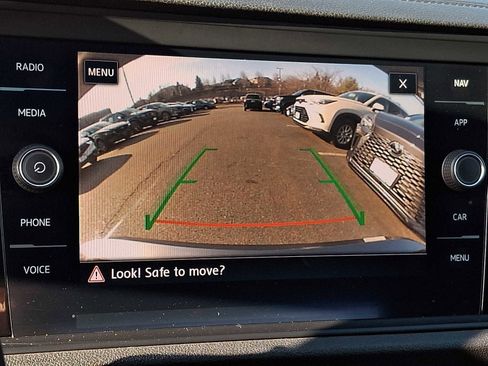 Used 2019 Volkswagen Jetta SEL Premium image 16