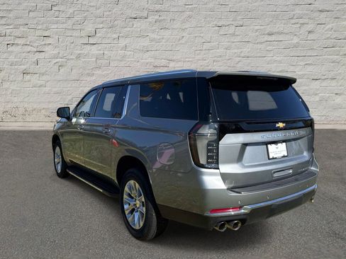 Used 2025 Chevrolet Suburban Premier RWD image 7