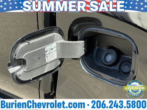 Used 2020 Chevrolet Silverado 1500 High Country w/ Technology Package AWD/4WD image 34