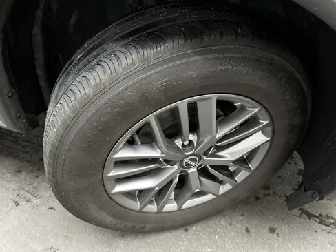 Used 2024 Nissan Rogue S AWD/4WD image 11